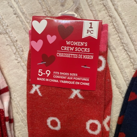 *3/$15* Valentine's Day Novelty Crew Socks.  Adorable Valentines Socks NWT - Picture 2 of 7